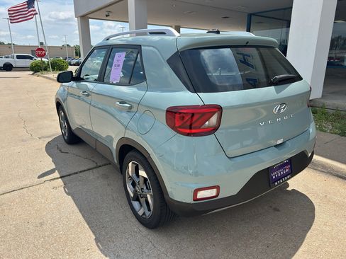 Used 2025 Hyundai Venue SEL FWD image 6
