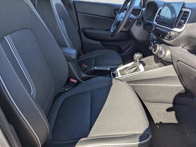 Certified 2025 Hyundai Venue Limited FWD image 28