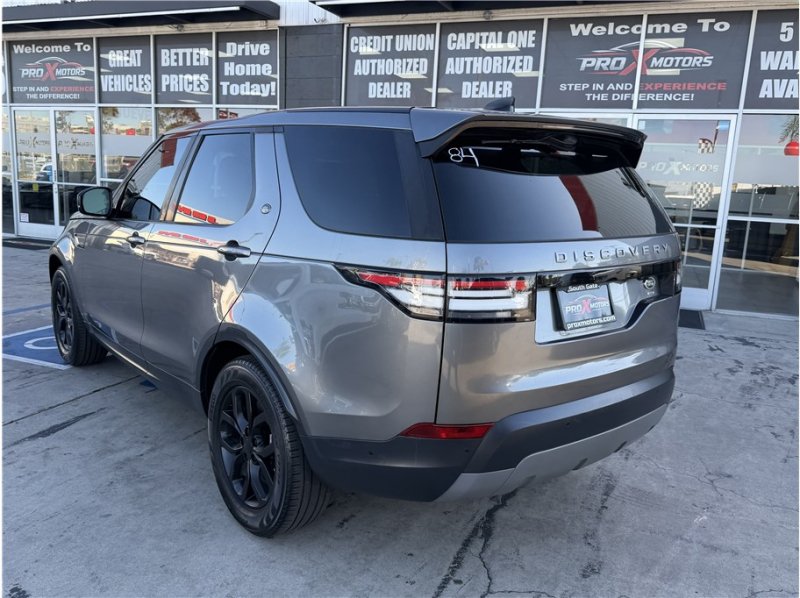 Used 2019 Land Rover Discovery SE AWD/4WD image 4