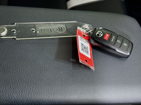 Used 2025 Toyota Camry SE FWD image 33