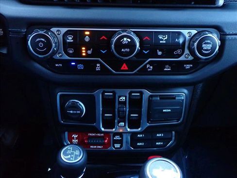 Used 2025 Jeep Wrangler Unlimited Rubicon 4xe image 18