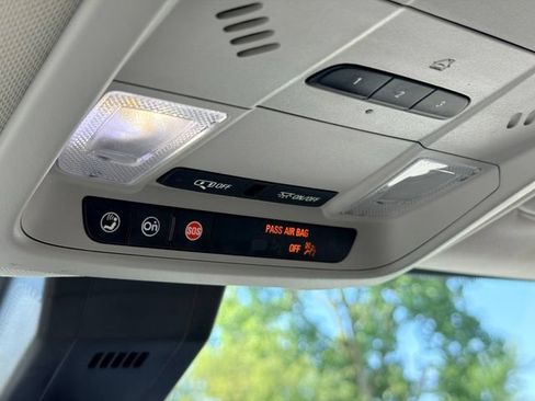 Used 2020 Chevrolet Equinox LT w/ Driver Convenience Package FWD image 18