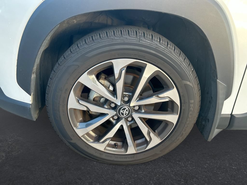 Used 2023 Toyota Corolla Cross XLE AWD/4WD image 10