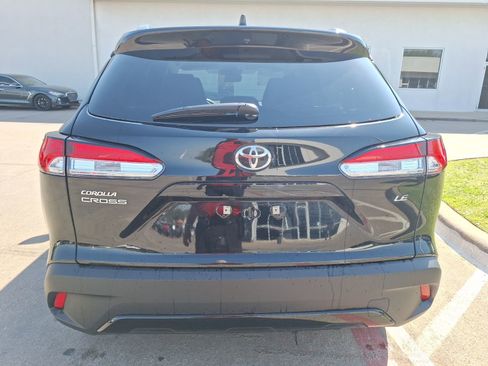 Used 2023 Toyota Corolla Cross LE image 12