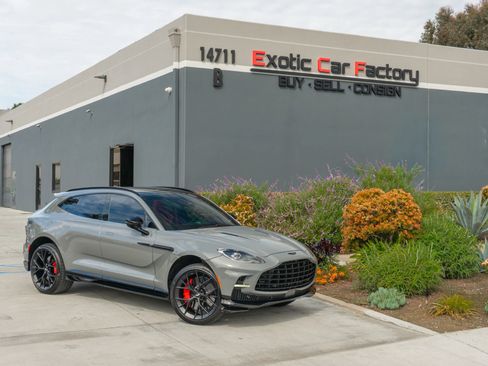 Used 2025 Aston Martin DBX 707 AWD/4WD image 1