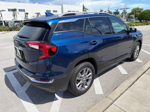 Used 2022 GMC Terrain SLT w/ Tech Package FWD image 5