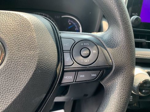 Used 2025 Toyota RAV4 XLE AWD/4WD image 29