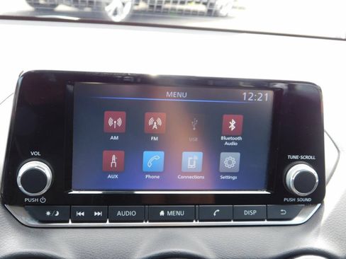 Used 2024 Nissan Sentra S FWD image 11