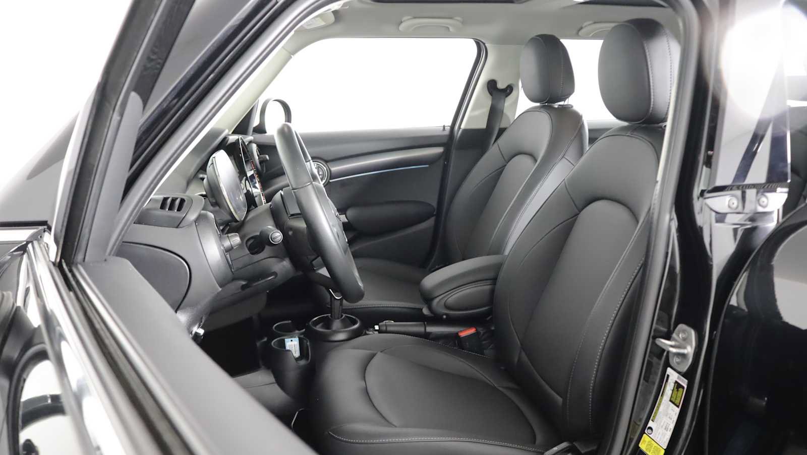 Used 2024 MINI Cooper 4-Door Hardtop FWD image 10