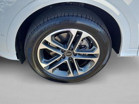 Used 2025 Audi Q5 Premium w/ Convenience Package image 25