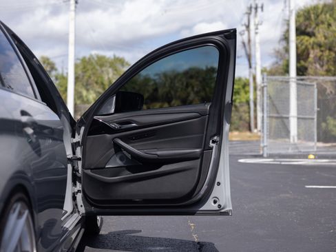 Used 2019 BMW M5 w/ Executive Package image 41