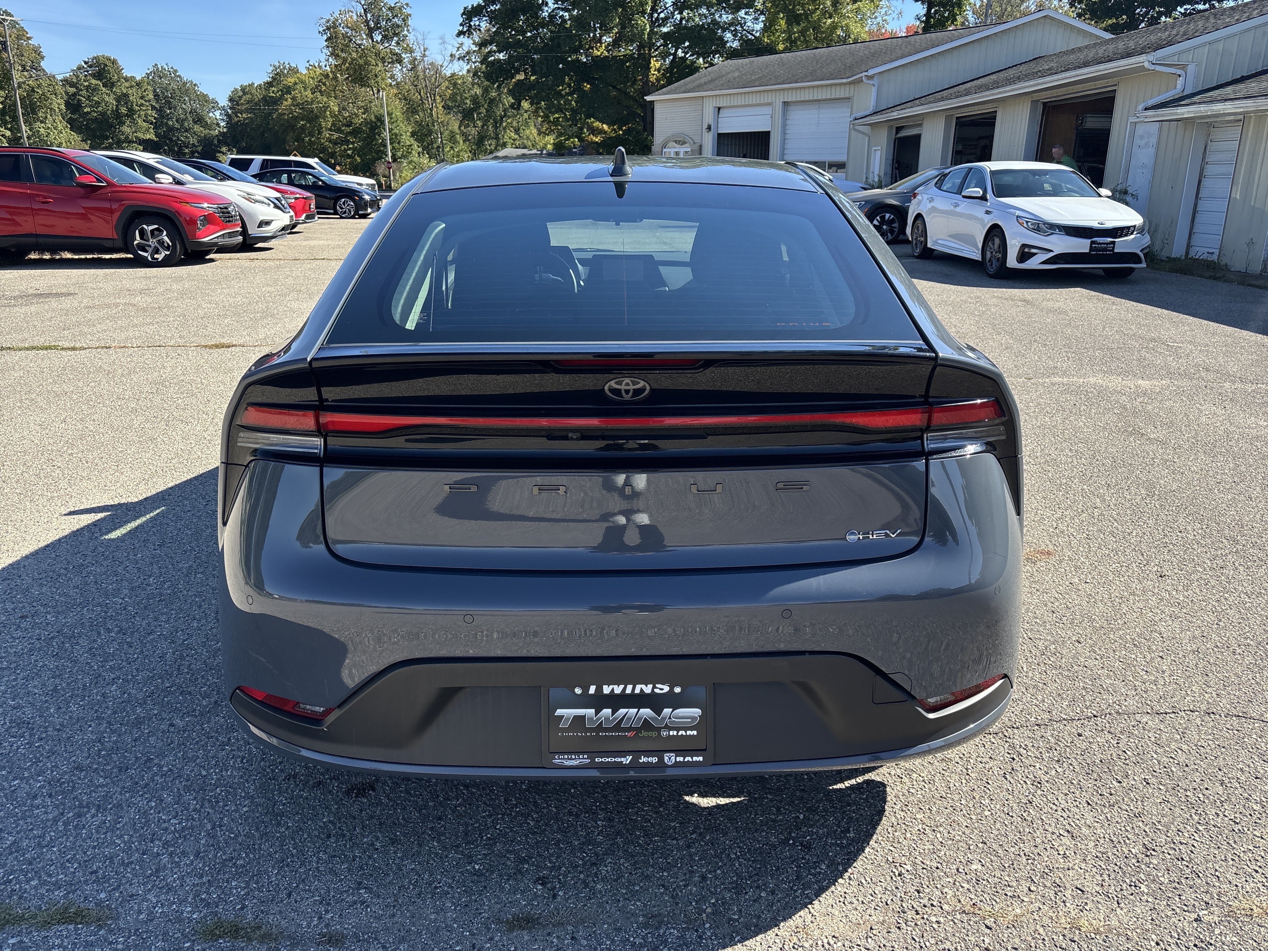 Used 2025 Toyota Prius LE FWD image 4