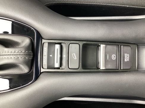 Used 2025 Honda HR-V LX image 24