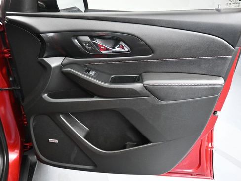 Used 2023 Chevrolet Traverse RS image 58