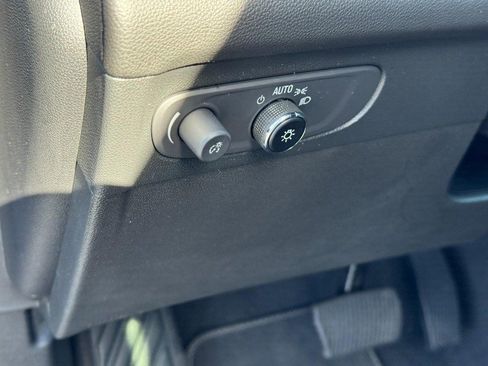 Used 2023 Buick Envision Essence image 16