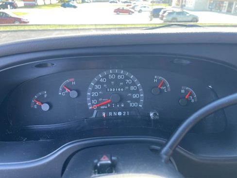 Used 2002 Ford E-150 and Econoline 150 image 13