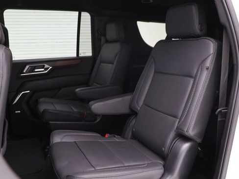 Used 2025 GMC Yukon XL Denali image 12