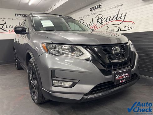 Used 2018 Nissan Rogue SV image 3