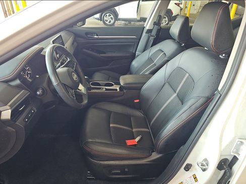 Used 2024 Nissan Altima 2.5 SR FWD image 5