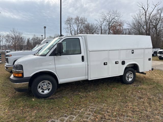 New 2025 Chevrolet Express 3500 w/ Power Convenience Package RWD image 3