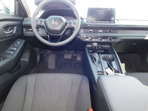 Used 2025 Honda Accord SE image 17