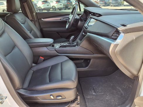 Certified 2024 Cadillac XT6 Luxury image 9