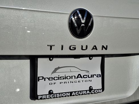 Used 2022 Volkswagen Tiguan SE R-Line image 32