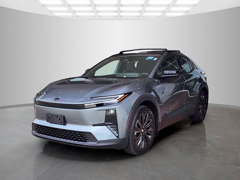 Used 2026 Toyota C-HR AWD/4WD image 9