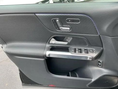 New 2025 Mercedes-Benz GLB 250 image 17