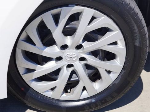 Used 2017 Toyota Corolla LE FWD image 11