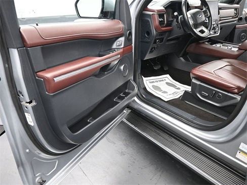 Used 2022 Ford Expedition Max Limited image 19