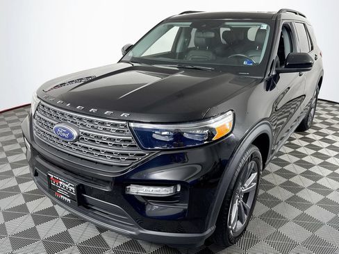 Used 2023 Ford Explorer XLT w/ Equipment Group 202A AWD/4WD image 3