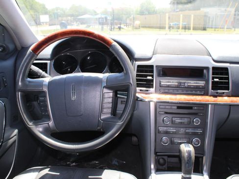 Used 2010 Lincoln MKZ FWD image 11
