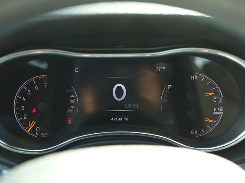 Used 2018 Jeep Grand Cherokee Laredo image 18