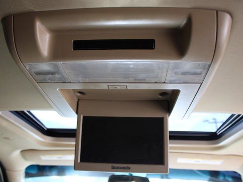 Used 2014 Cadillac Escalade Premium image 17