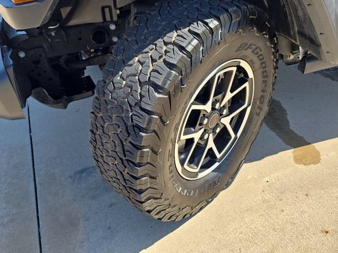 Used 2024 Jeep Wrangler Unlimited Rubicon AWD/4WD image 31