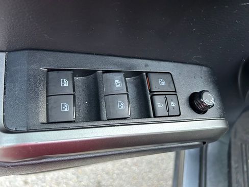 Used 2022 Toyota Tacoma SR5 w/ Technology Package image 17