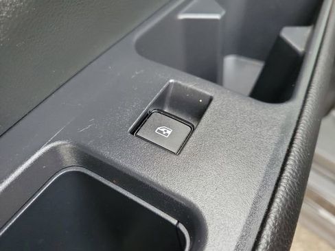 Used 2025 Nissan Pathfinder SV FWD image 19