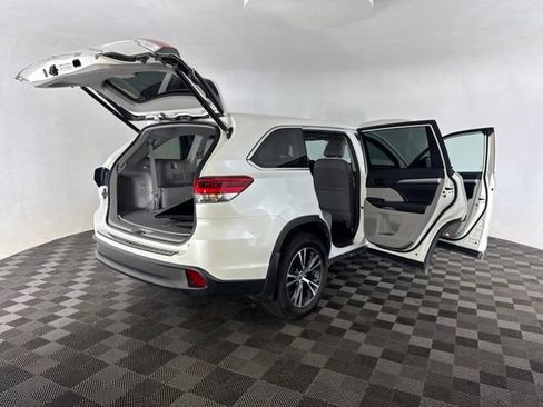 Used 2019 Toyota Highlander Plus w/ Protection Package #3 AWD/4WD image 14