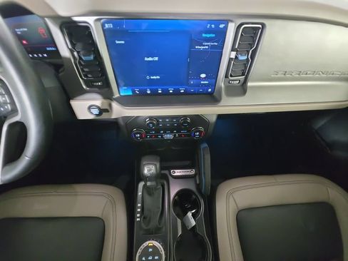 Used 2024 Ford Bronco Wildtrak AWD/4WD image 13