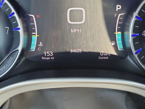 Used 2021 Chrysler Pacifica Touring-L w/ Uconnect Theater Family Group FWD image 25