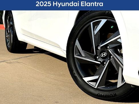 Used 2025 Hyundai Elantra Sport FWD image 2