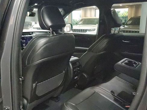 Used 2025 Jeep Grand Cherokee Altitude image 15