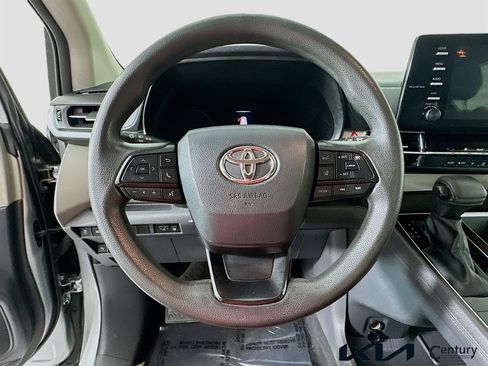 Used 2023 Toyota Sienna LE FWD image 11