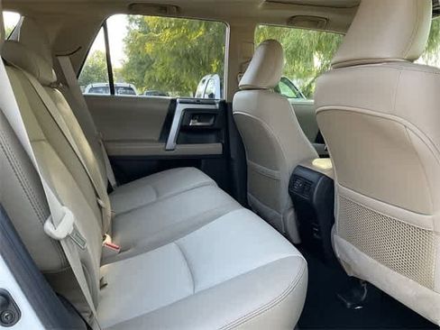 Used 2016 Toyota 4Runner SR5 Premium image 17