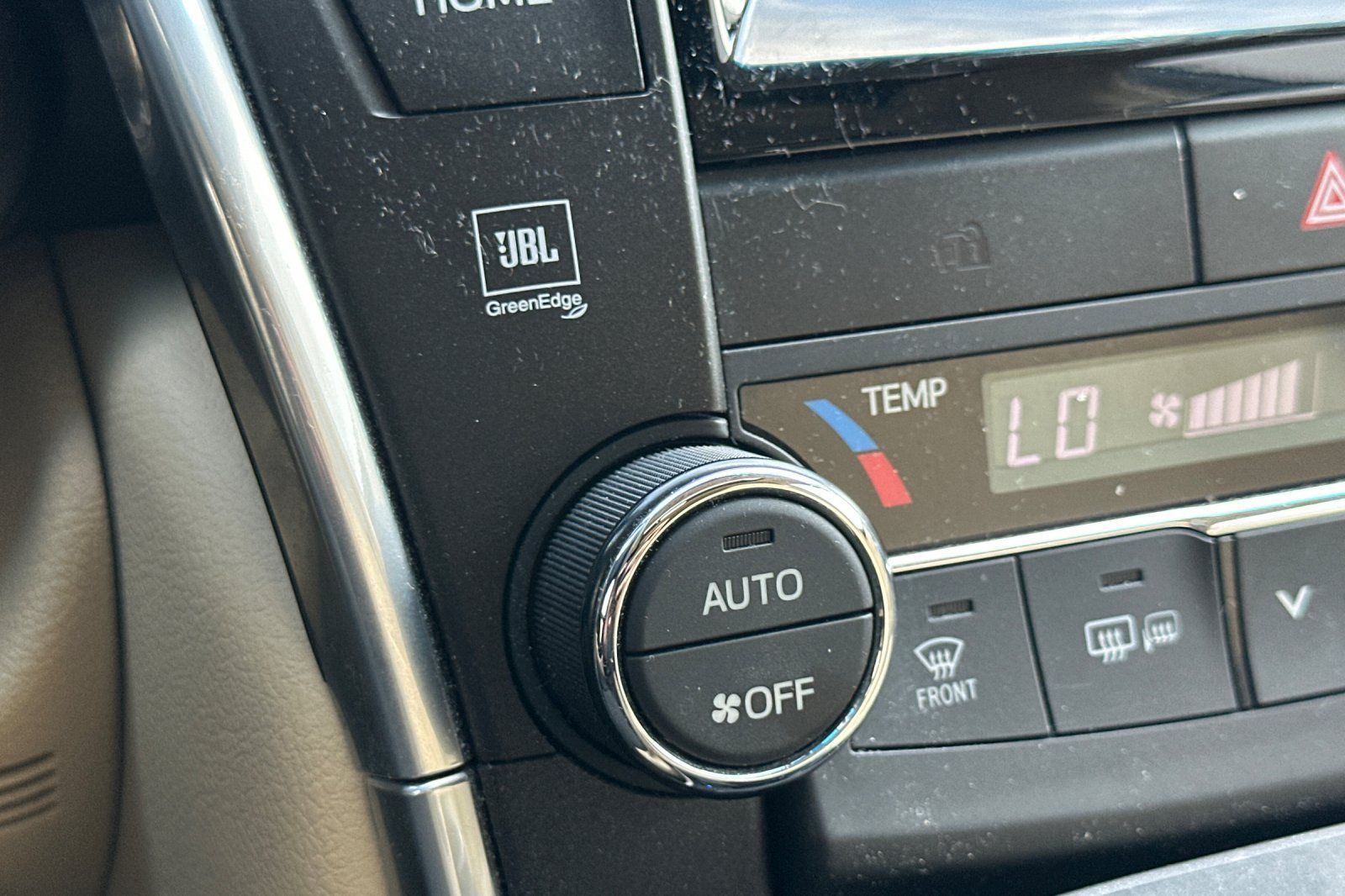 Used 2015 Toyota Camry XLE FWD image 28