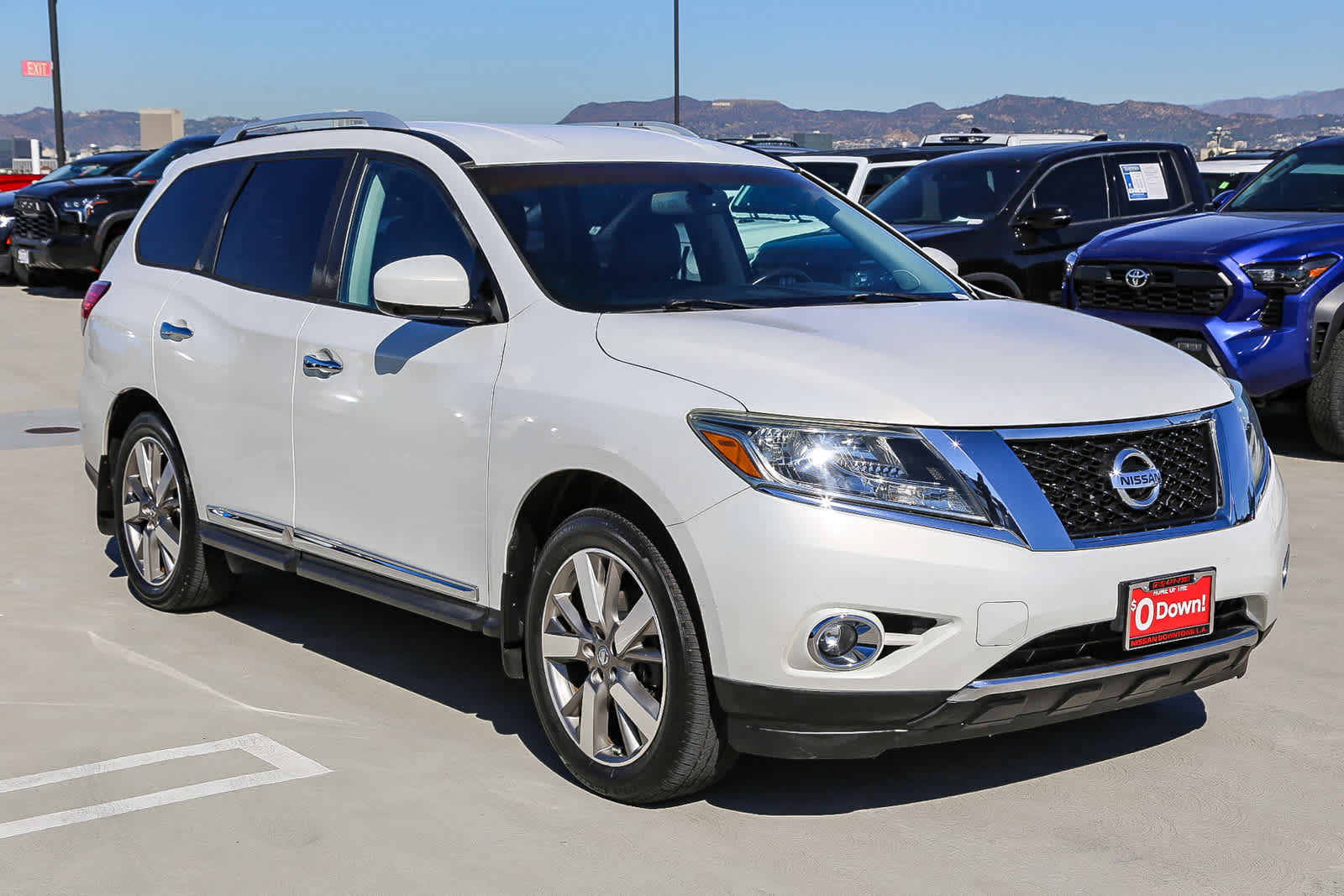 Used 2013 Nissan Pathfinder Platinum FWD image 3