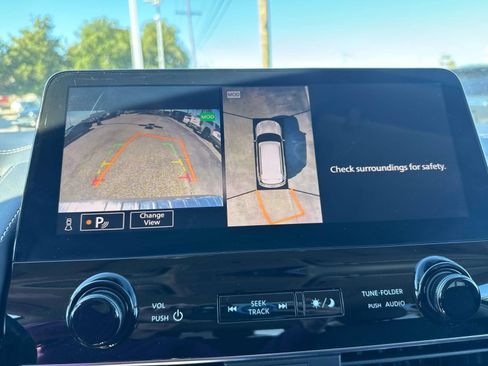 Used 2024 INFINITI QX80 Premium Select w/ All-Season Package image 25