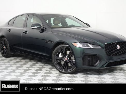 Used 2023 Jaguar XF SE RWD image 1