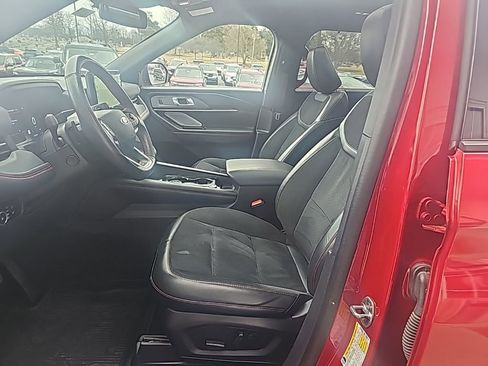 Used 2025 Ford Explorer ST image 9